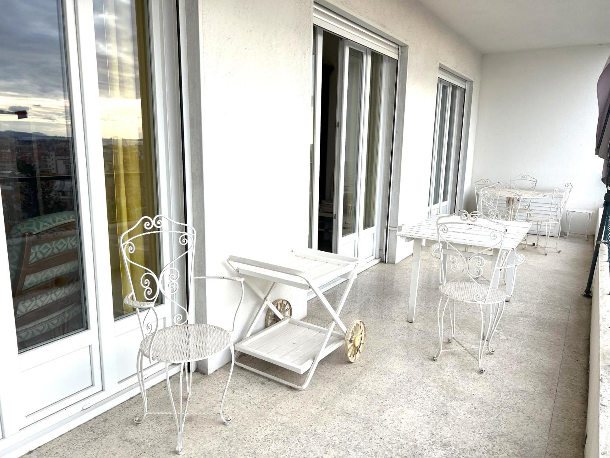 Appartement Terrace And View On